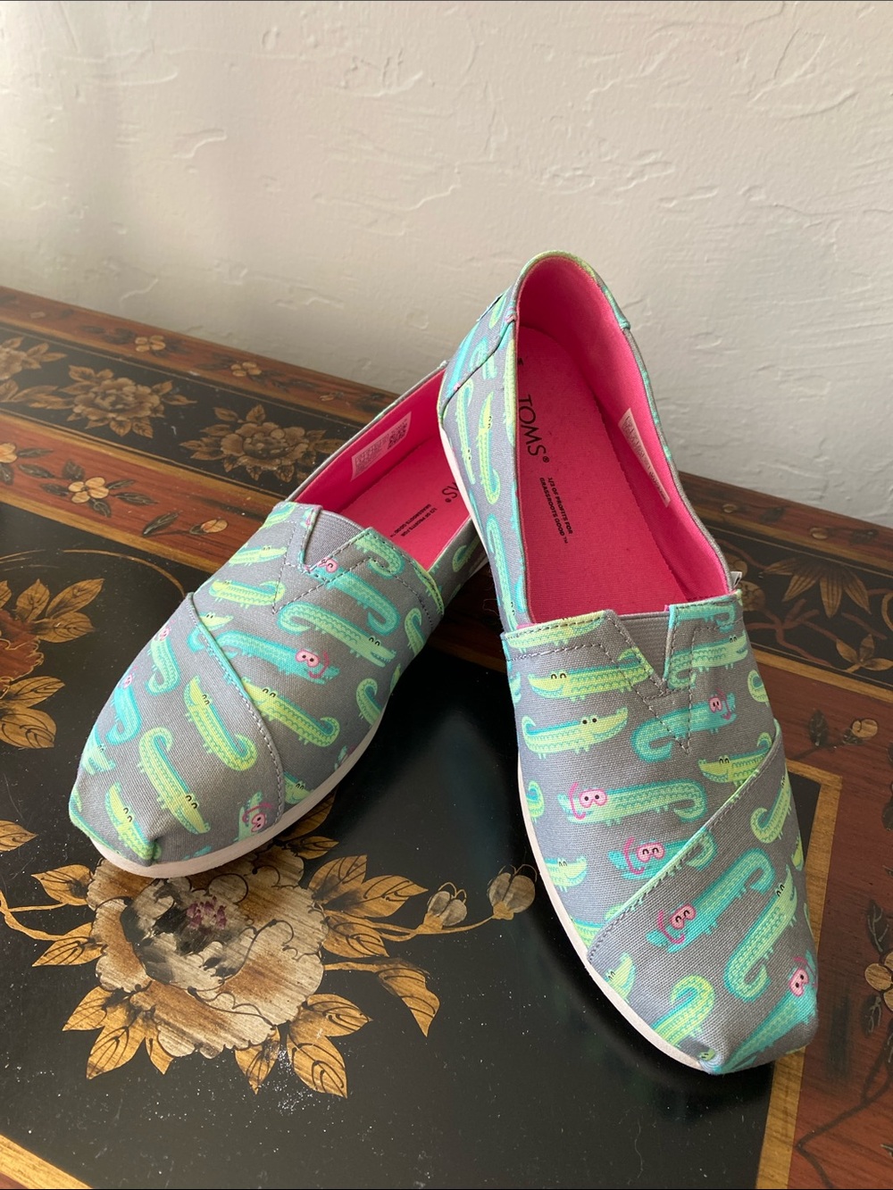 TOMS Alligator Slip-On Alpargata with Neon Green Alligator wPink Insoles